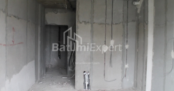 Tikilməkdə olan obyekt 35 m² - Lech və Maria Kachinsky, Batumi, Gürcüstan